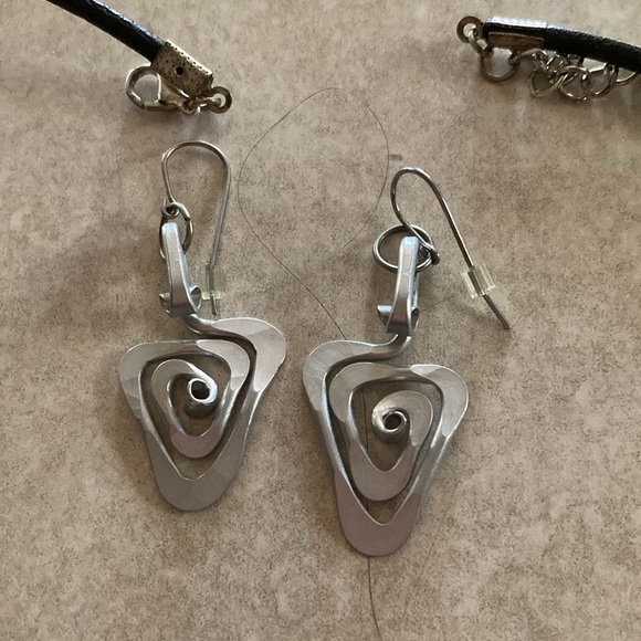 Free form necklace and earring set. - Picture 2 of 5